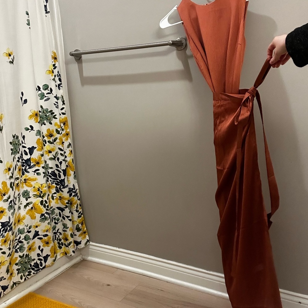 NWOT Veiled New York Rust Sleeveless Dress